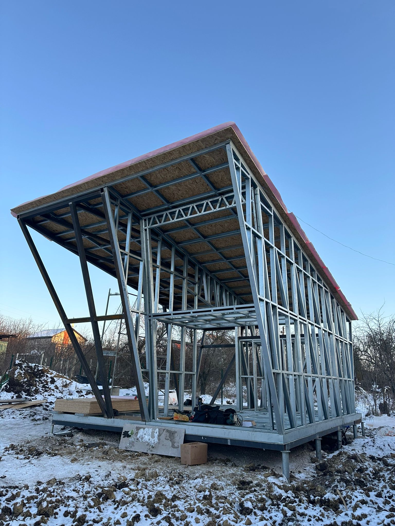 Асиметричний будинок 26 м² + тераса 17 м² - Фото 1