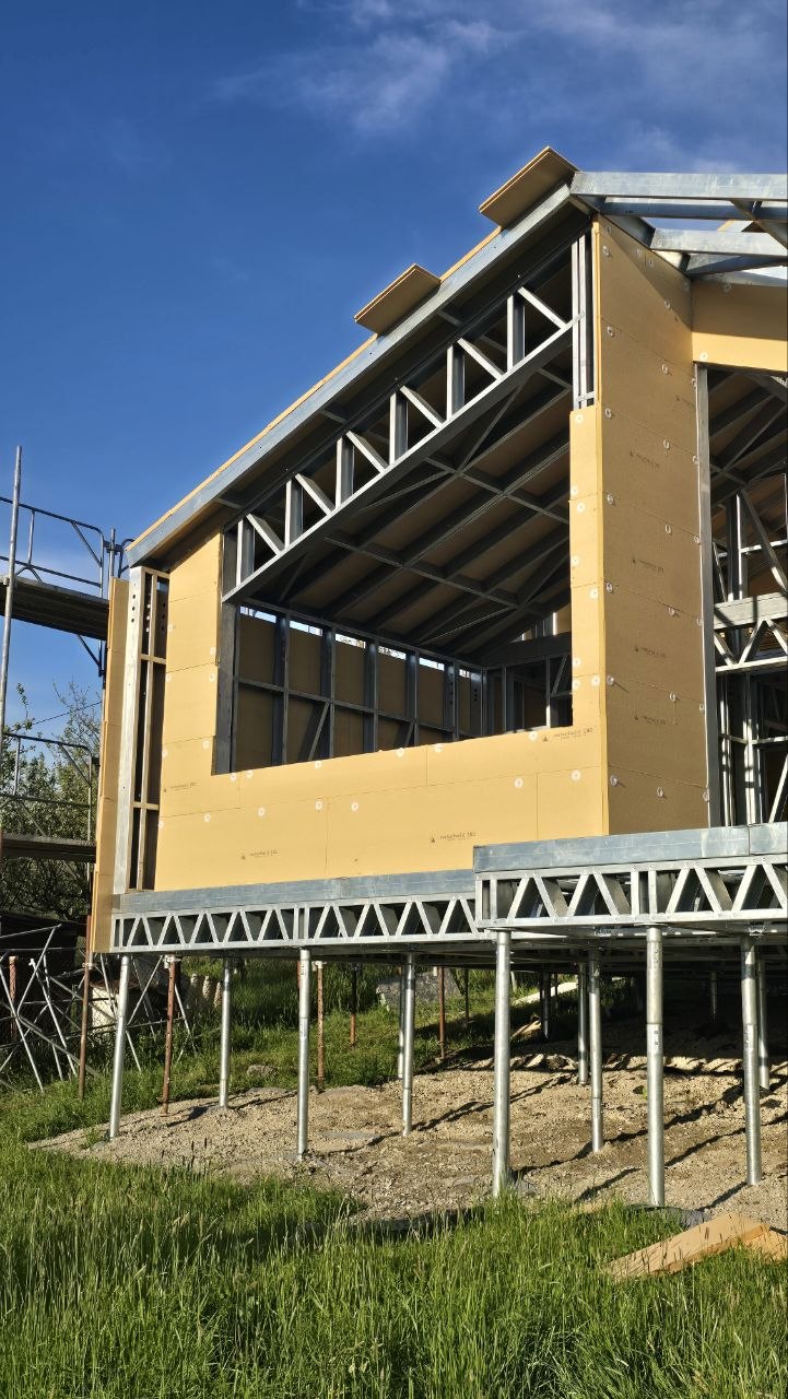 170 m² House with Double Carport and Terrace - Фото 1